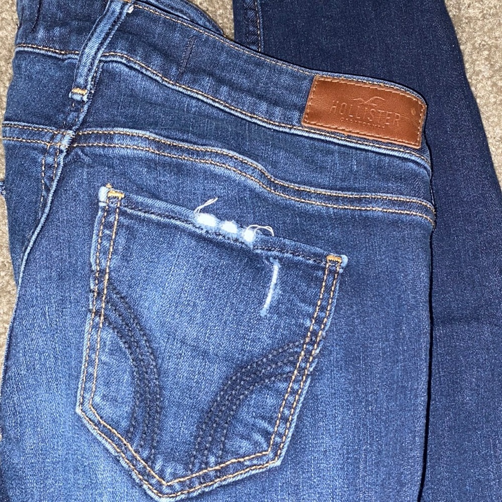 HOLLISTER - Picture 3 of 3